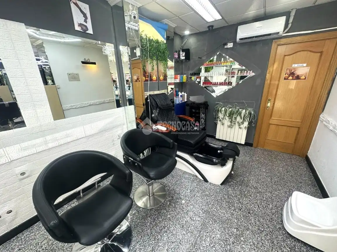 Local comercial en venda a Puente de Vallecas, imagen 2