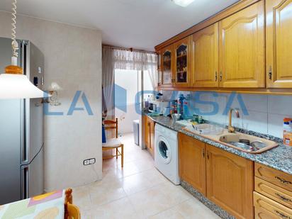 Kitchen of Flat for sale in  Valencia Capital  with Air Conditioner and Balcony