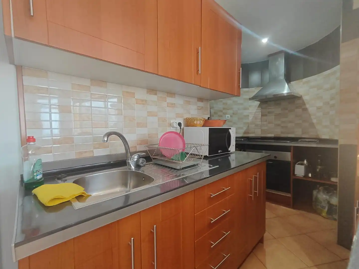 Cuina de Pis de lloguer en Torremolinos amb Aire condicionat, Terrassa i Moblat