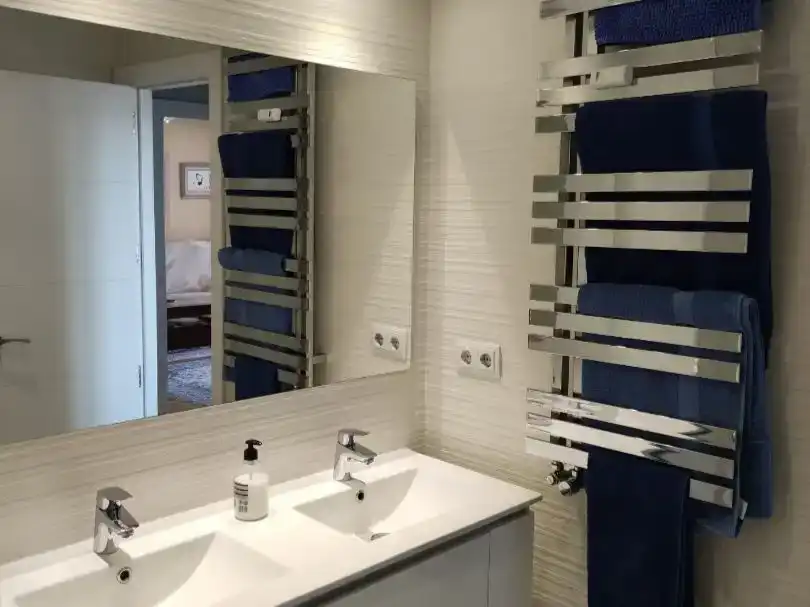 Bany de Pis en venda en  Madrid Capital amb Aire condicionat i Piscina