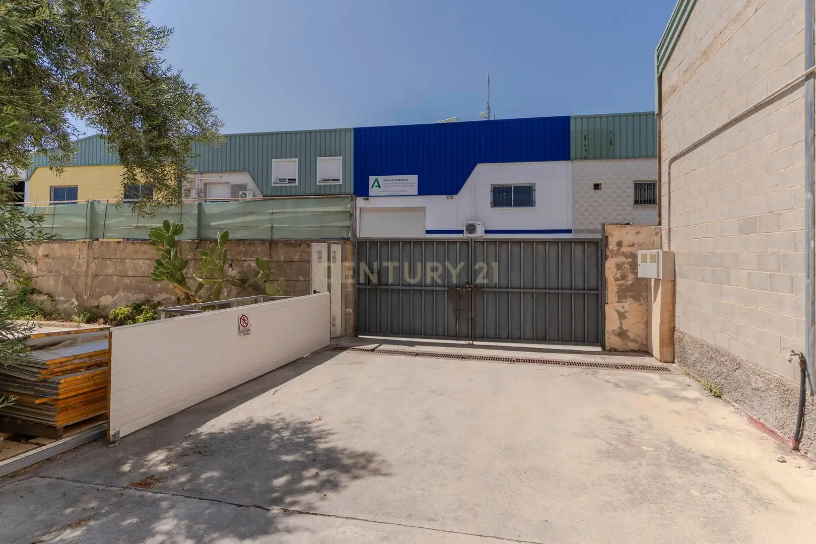 Vista exterior de Edificio en venta en Gójar