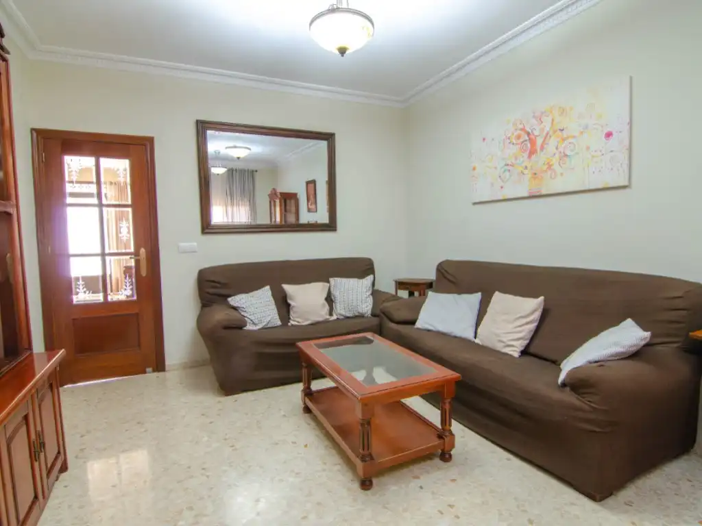 Sala d'estar de Casa o xalet en venda en La Rinconada
