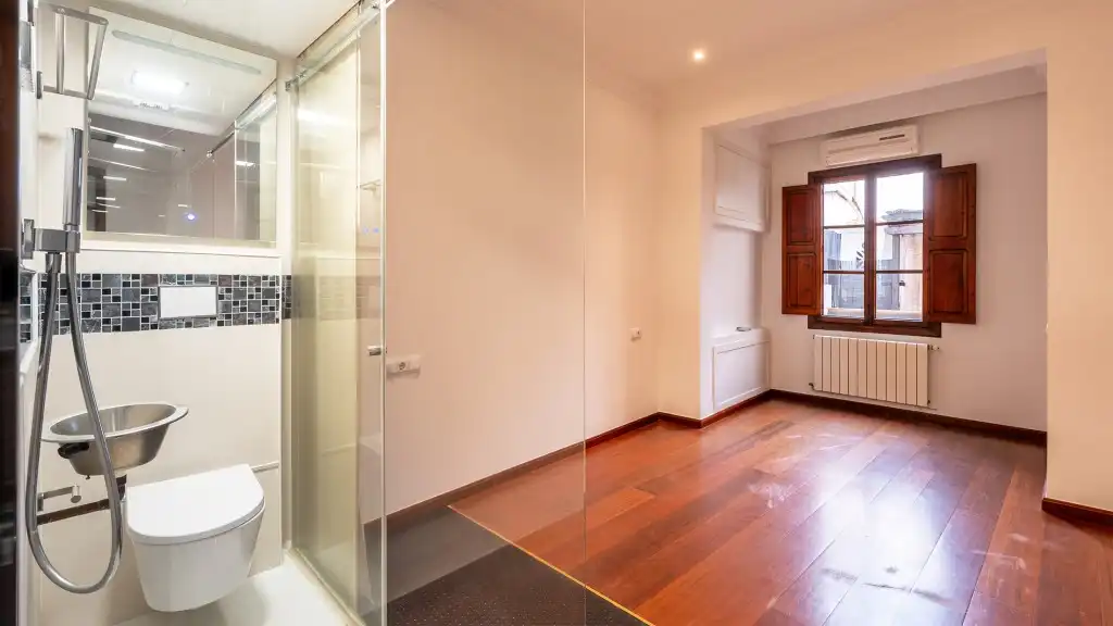 Baño de Apartamento de alquiler en  Palma de Mallorca con Aire acondicionado, Calefacción y Terraza