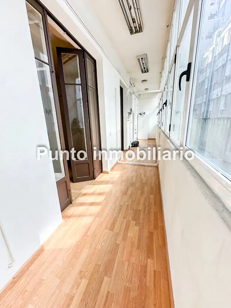 Office space with lift to rent in Calle Miguel Íscar 5, imagen 4