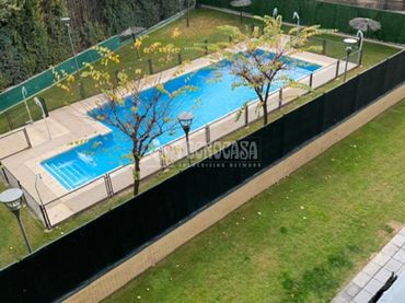 Pis amb piscina en venda a Hispanoamérica - Comunidades