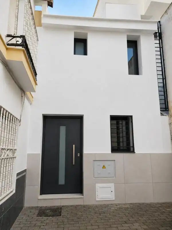 Vista exterior de Casa adosada en venta en Alhaurín El Grande con Aire acondicionado, Calefacción y Jardín privado