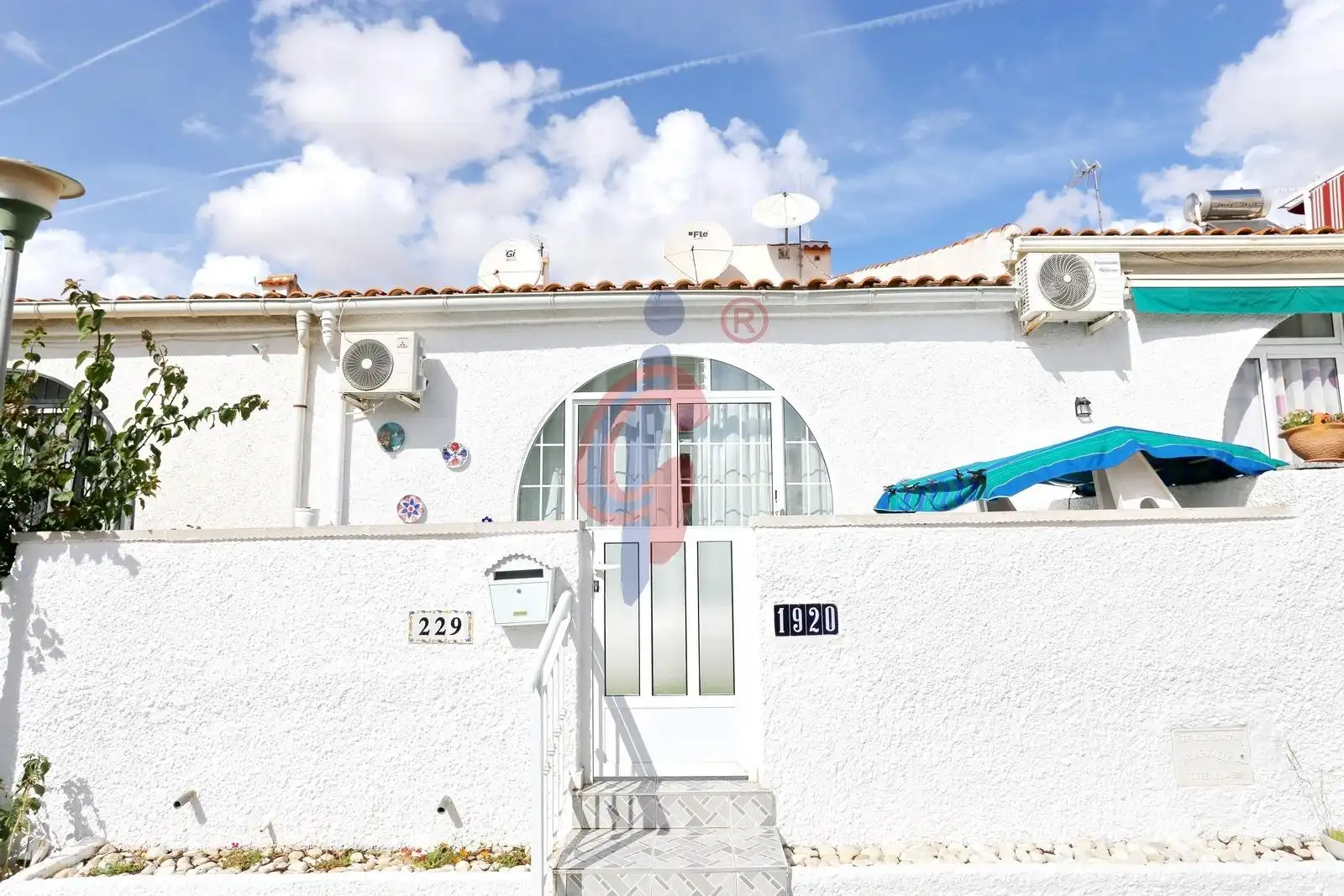 Bungalow con giardino in affitto a Calle Zarauz 229