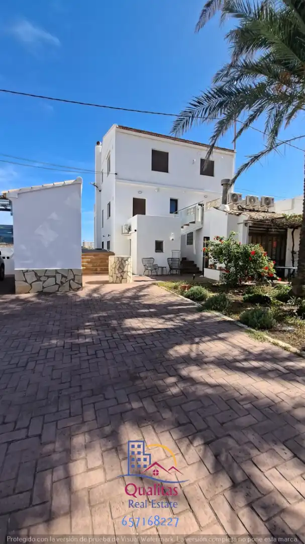 Außenansicht von Wohnungen zur Miete in Oliva mit Klimaanlage, Heizung und Terrasse