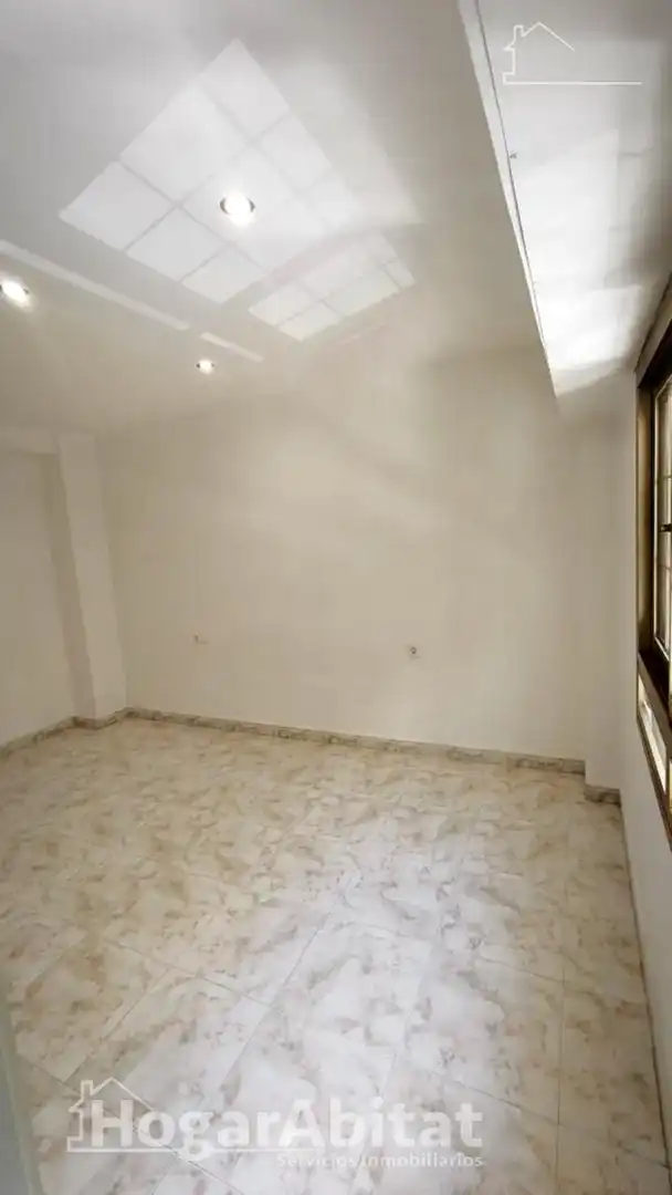 Flat for sale in Valencia  with Air Conditioner, Heating and Balcony