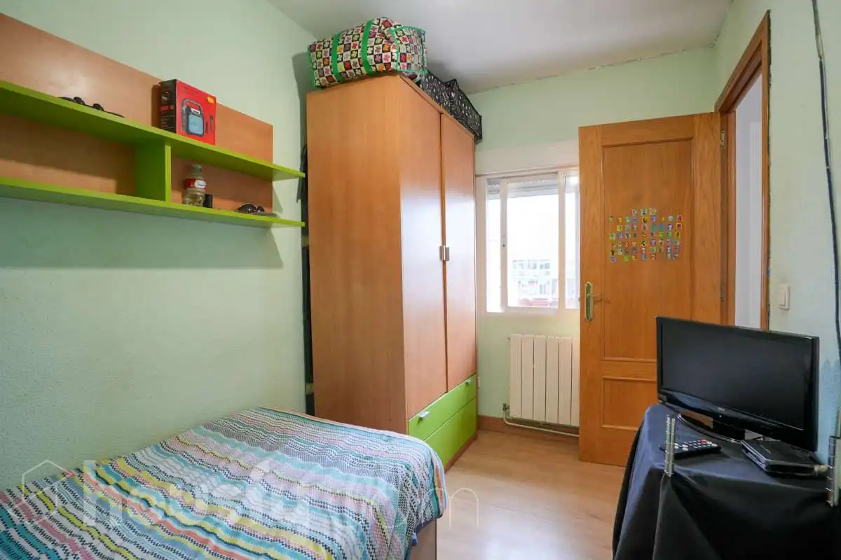Habitación de Piso en venta en Madrid con Calefacción, Terraza y Balcón