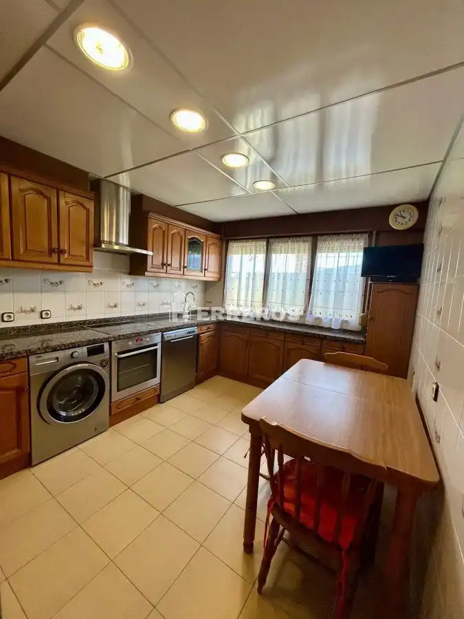 Cocina de Casa adosada en venta en Baños de Río Tobía con Aire acondicionado, Calefacción y Parquet