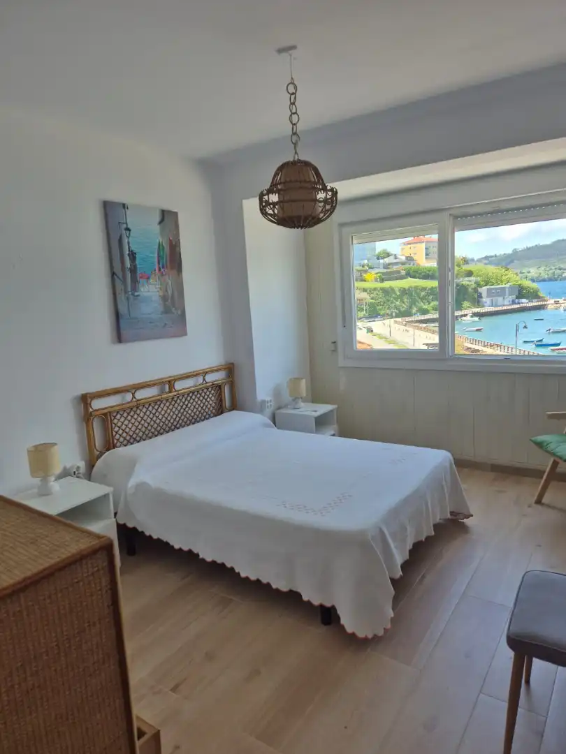 Dormitori de Apartament de lloguer en Mugardos amb Moblat, Forn i Rentadora
