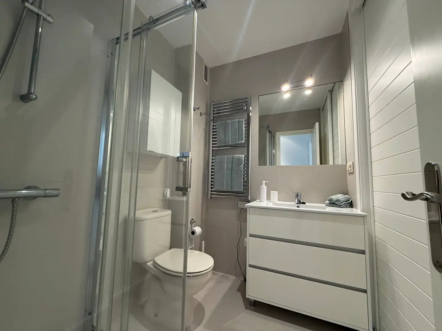 Bathroom of Apartments for rent in O Grove    with Terrace, Furnished and Oven