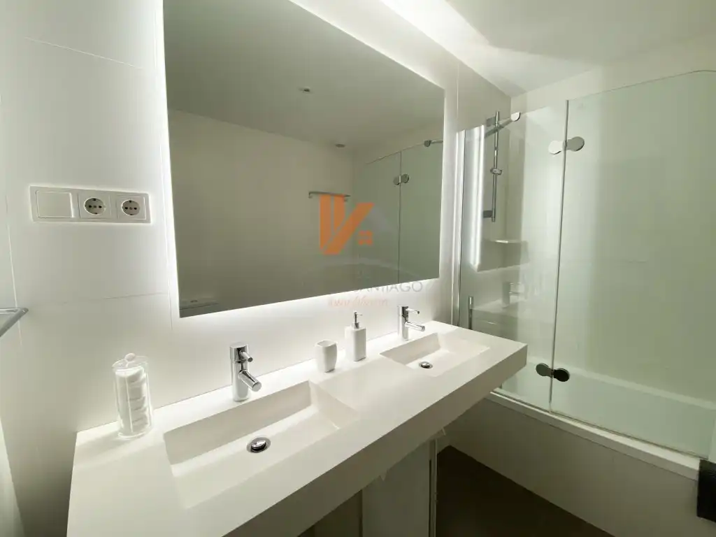Bathroom of Duplexes for rent in Santiago de Compostela   with Furnished