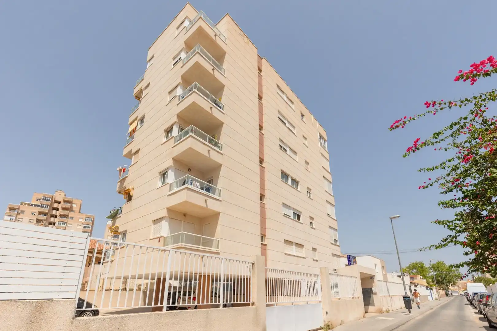Vista exterior de Apartamento en venta en Torrevieja con Piscina, Amueblado y Microondas