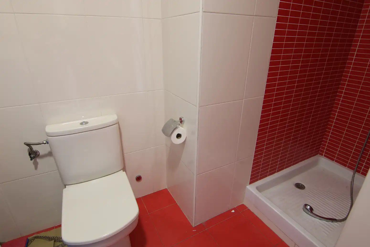 Bathroom of Commercial properties for rent in Paiporta