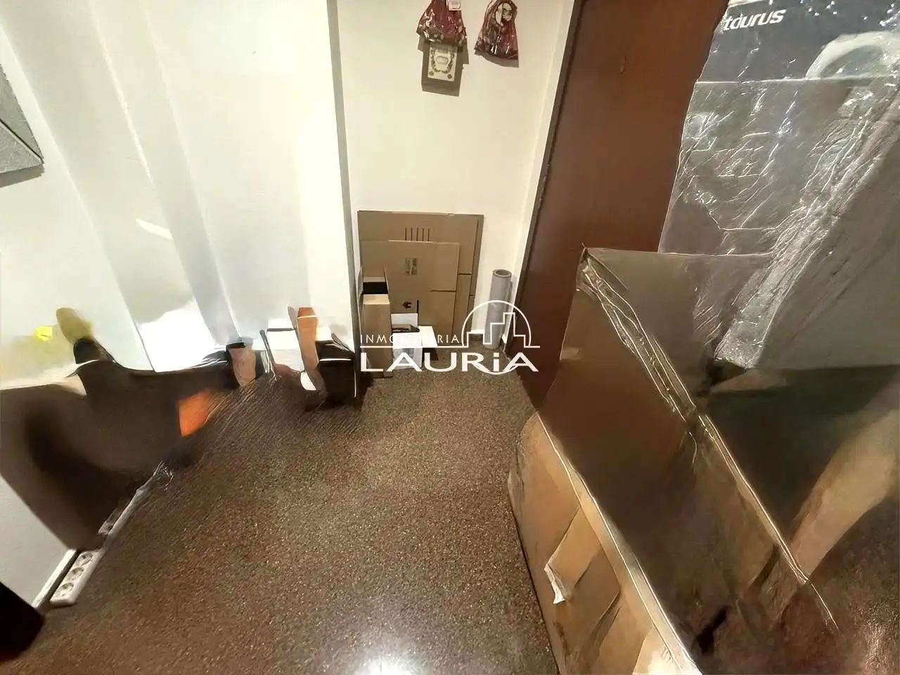 Ground floor for sale in Valencia  with Air Conditioner and Furnished