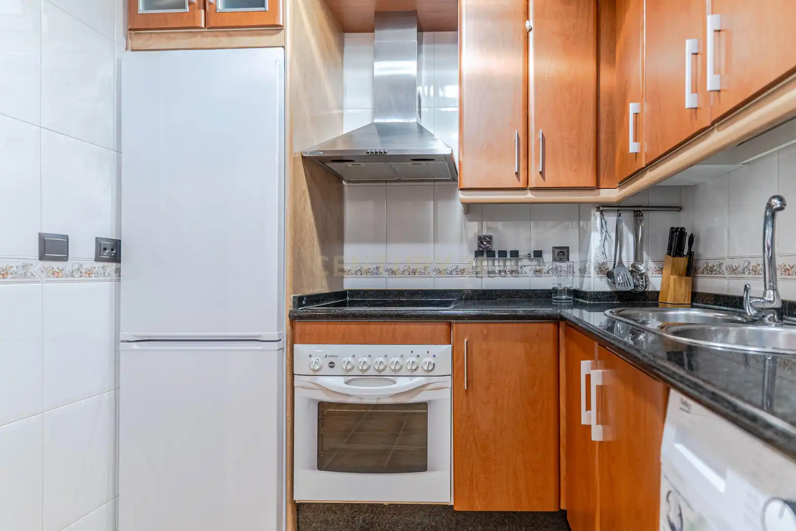 Kitchen of Flat for sale in Atarfe  with Storage room and Balcony