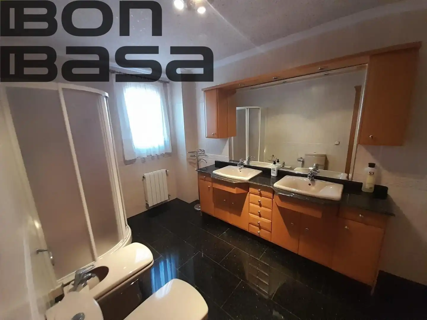 Bany de Casa o xalet en venda en Alicante / Alacant amb Aire condicionat, Jardí privat i Piscina