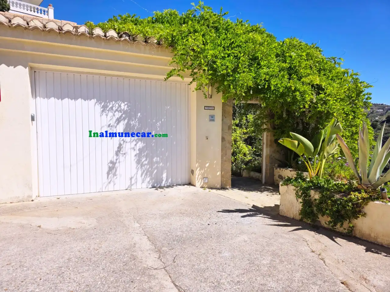 Vista exterior de Casa o chalet en venta en Almuñécar con Aire acondicionado, Calefacción y Terraza