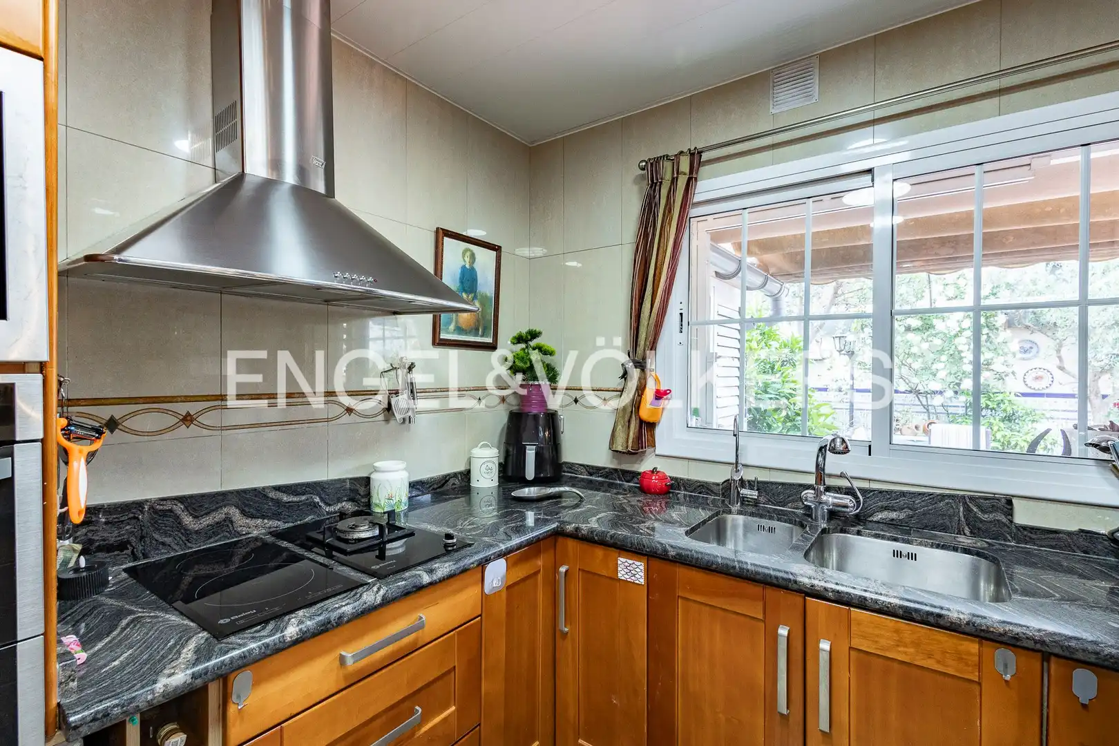 Cocina de Casa o chalet en venta en Sant Joan Despí con Aire acondicionado, Calefacción y Jardín privado