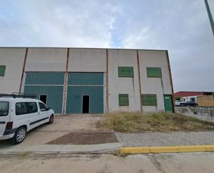 Vista exterior de Nau industrial en venda en Pedro Abad amb Alarma