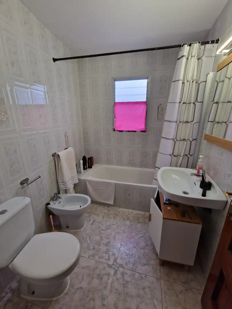 Baño de Piso en venta en Fernán-Núñez con Aire acondicionado, Terraza y Trastero