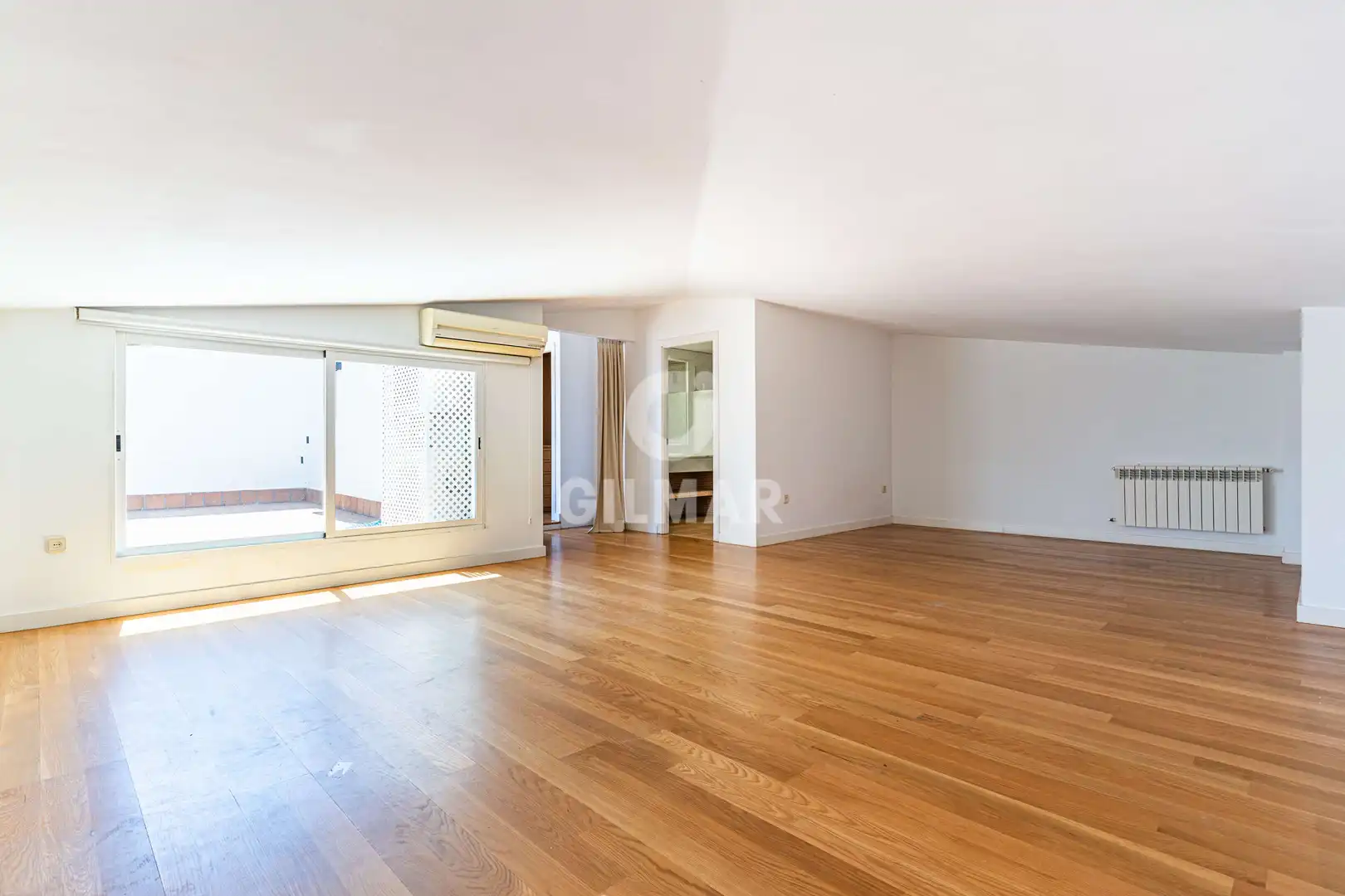 Living room of Duplexes for sale in Madrid  with Heating, Private garden and Storage room