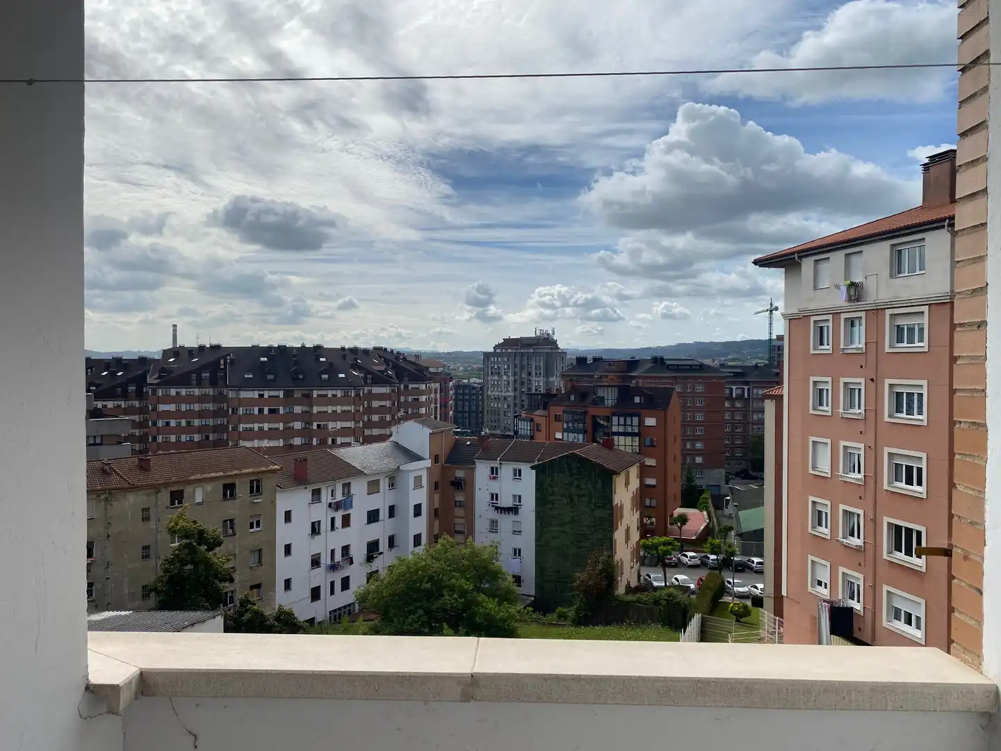Vista exterior de Pis en venda en Avilés amb Traster i Balcó