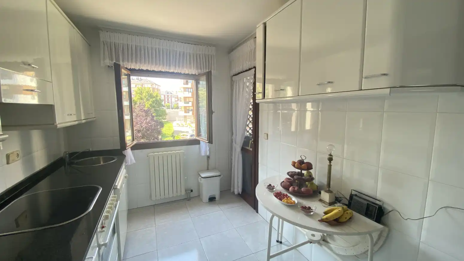 Küche von Wohnung zum Verkauf in Santander mit Heizung, Privatgarten und Terrasse