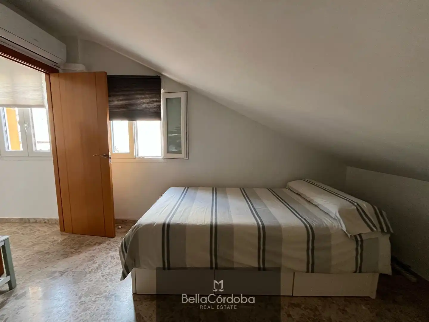 Dormitori de Casa adosada en venda en Córdoba amb Aire condicionat, Traster i Piscina