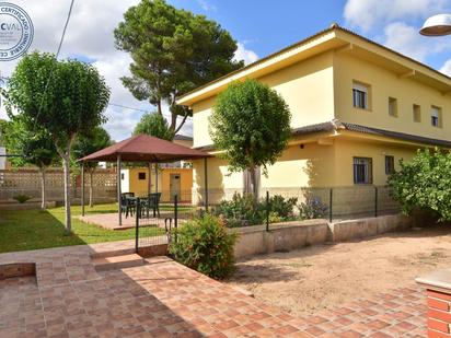 Vista exterior de Casa o xalet en venda en Torrent amb Terrassa i Piscina