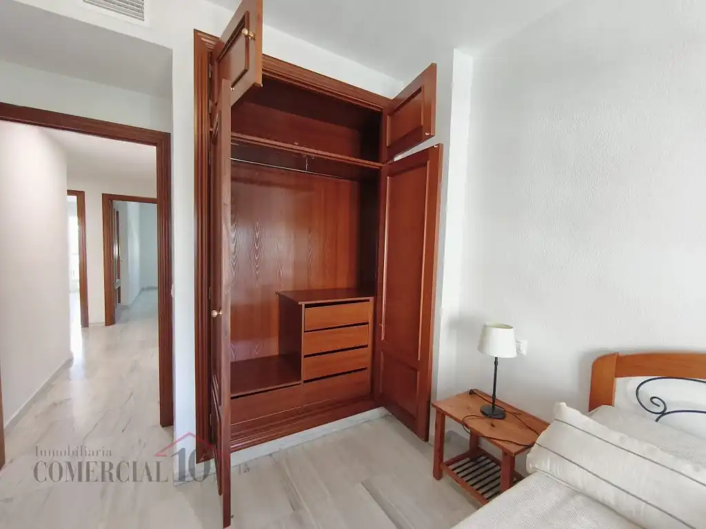 Schlafzimmer von Wohnungen zur Miete in Badajoz mit Möbliert und Balkon