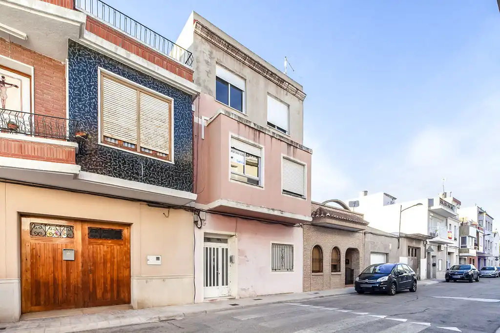Außenansicht von Gebäude zum Verkauf in Polinyà de Xúquer