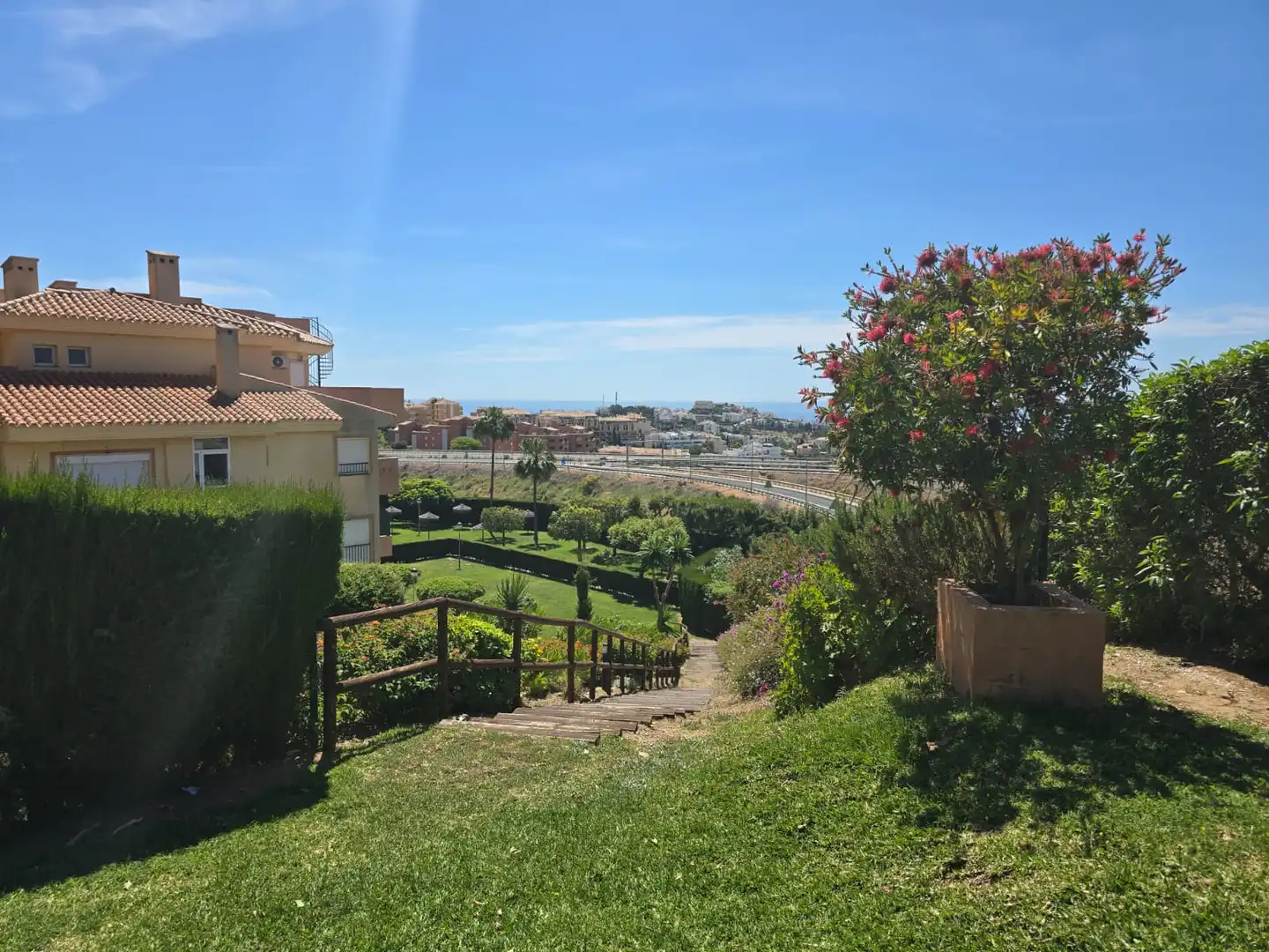 Vista exterior de Piso en venta en Mijas con Aire acondicionado, Calefacción y Jardín privado