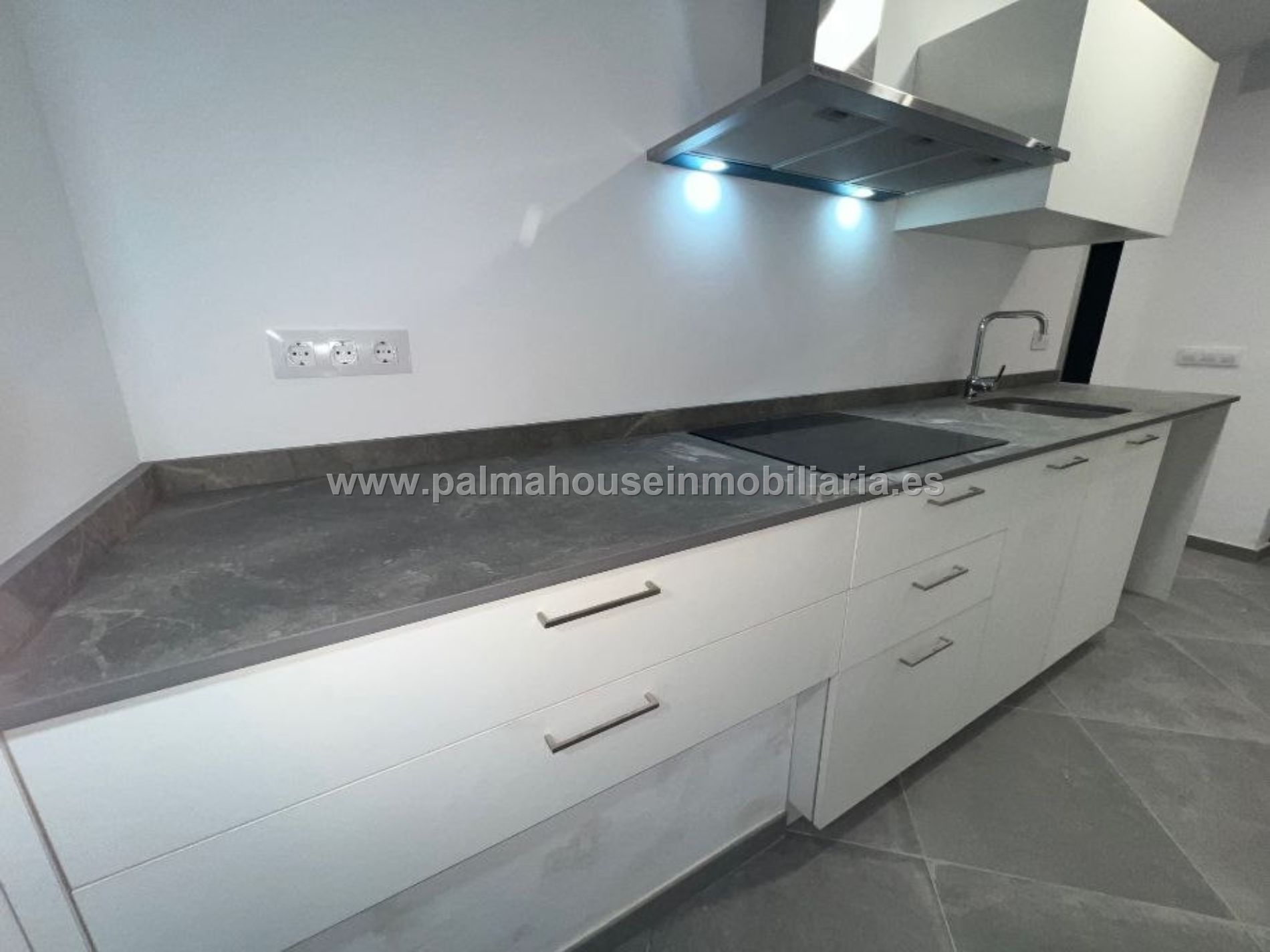 Cuina de Àtic de lloguer en Sineu amb Aire condicionat i Terrassa