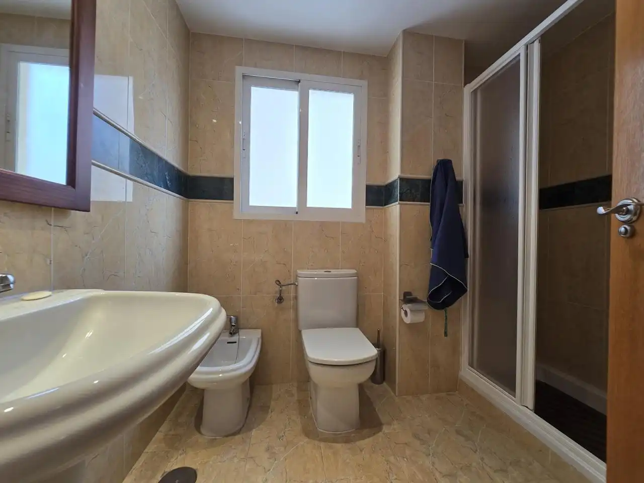 Baño de Piso en venta en Benidorm con Aire acondicionado, Terraza y Piscina