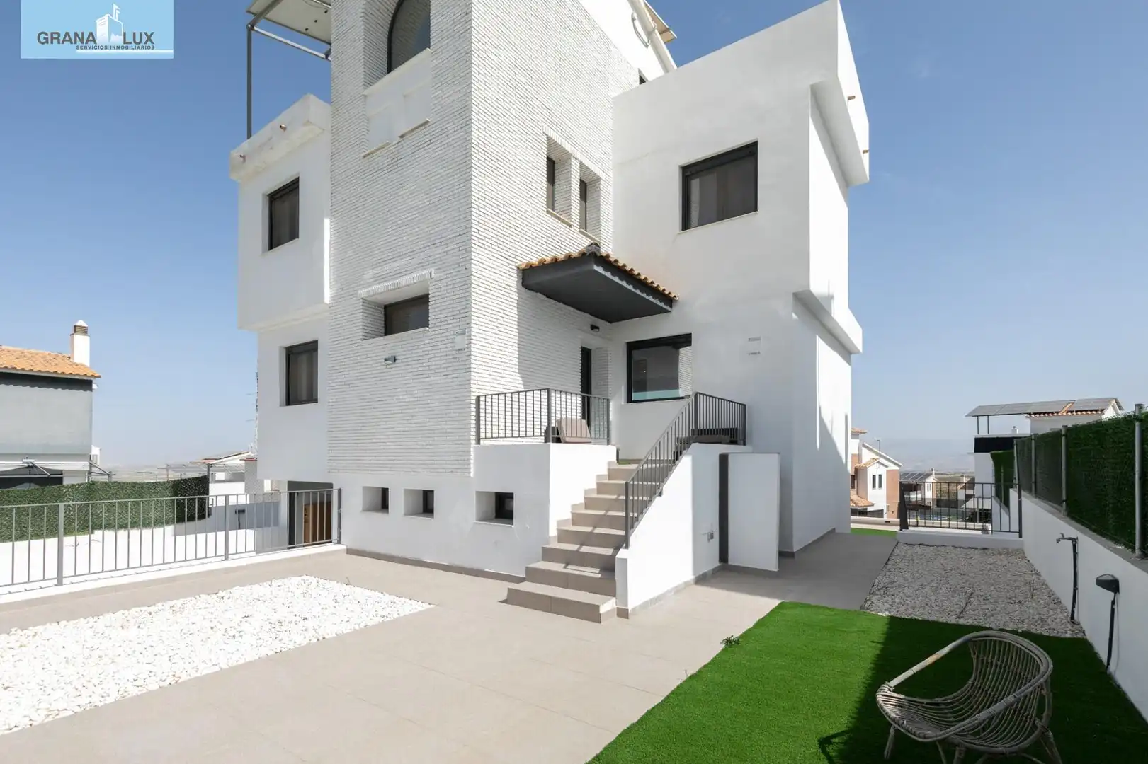 Vista exterior de Casa o xalet en venda en Dílar amb Aire condicionat, Calefacció i Jardí privat