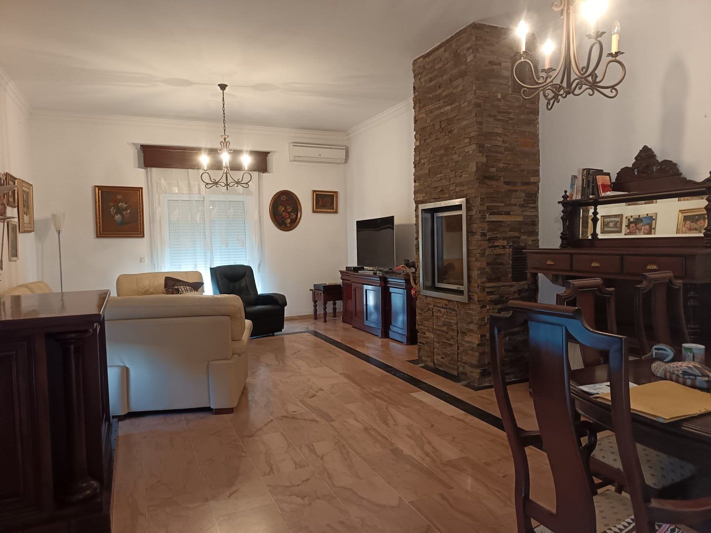 Sala de estar de Casa o chalet en venta en Valencina de la Concepción con Aire acondicionado, Terraza y Piscina