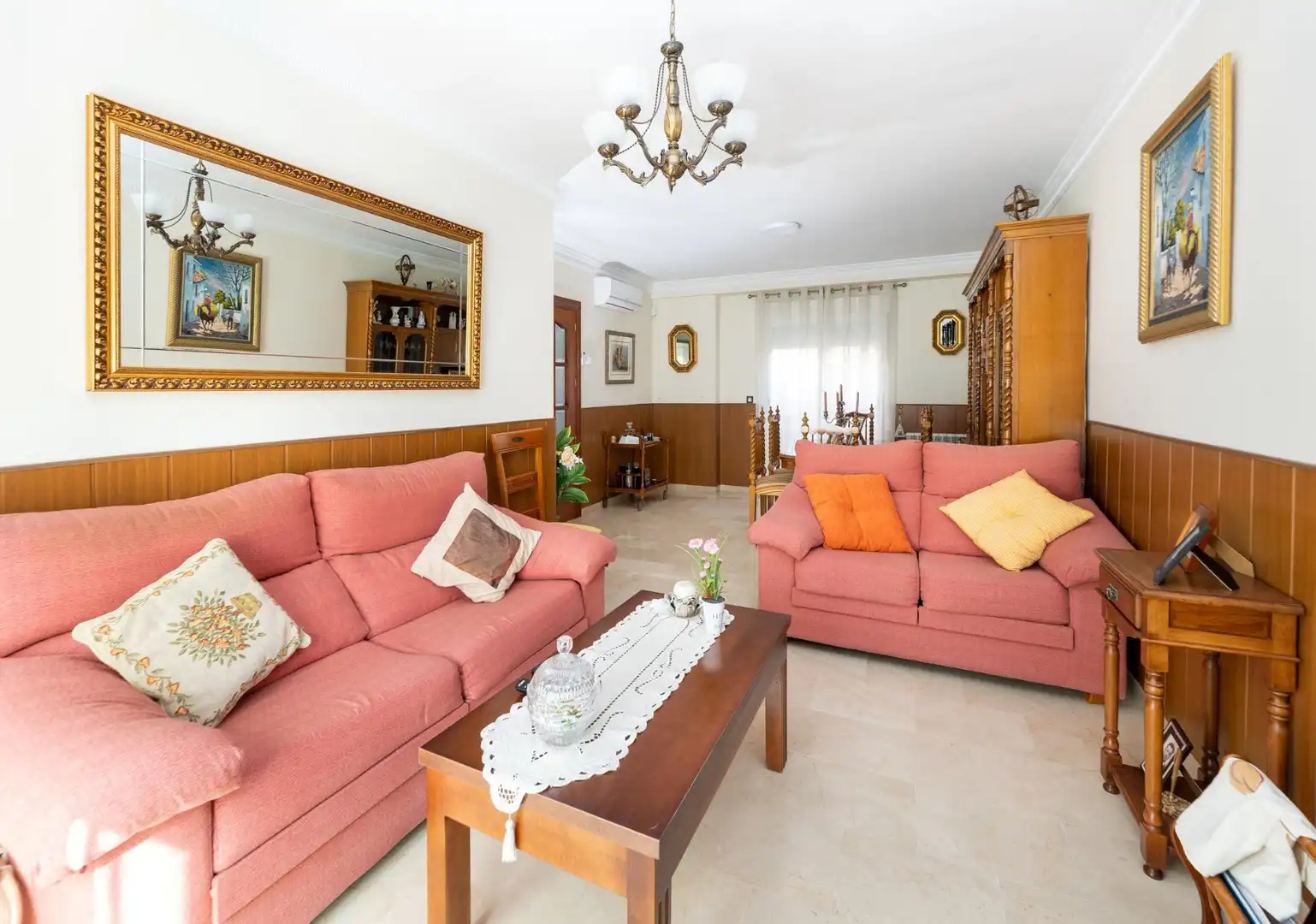 Sala de estar de Casa adosada en venta en Granada con Calefacción