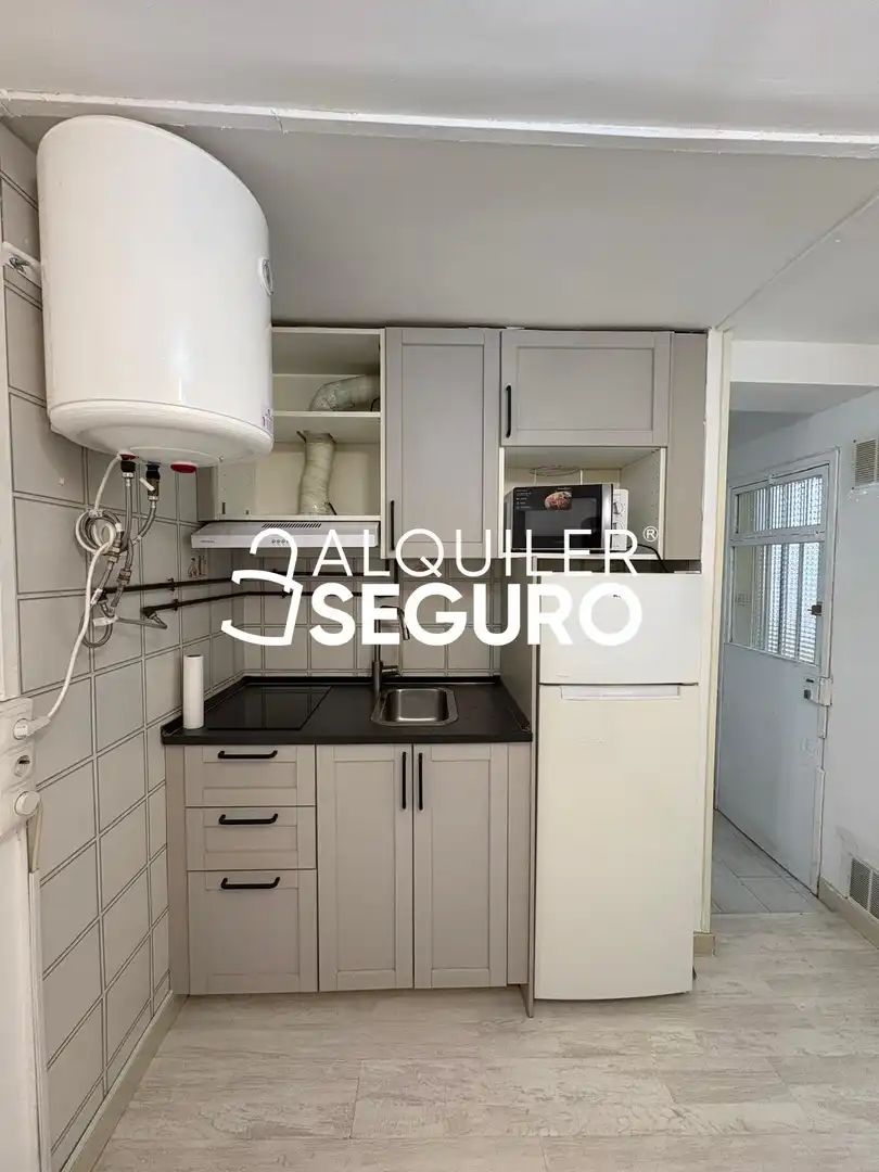 Kitchen of Flat for rent in Madrid  with Air Conditioner, Heating and Furnished