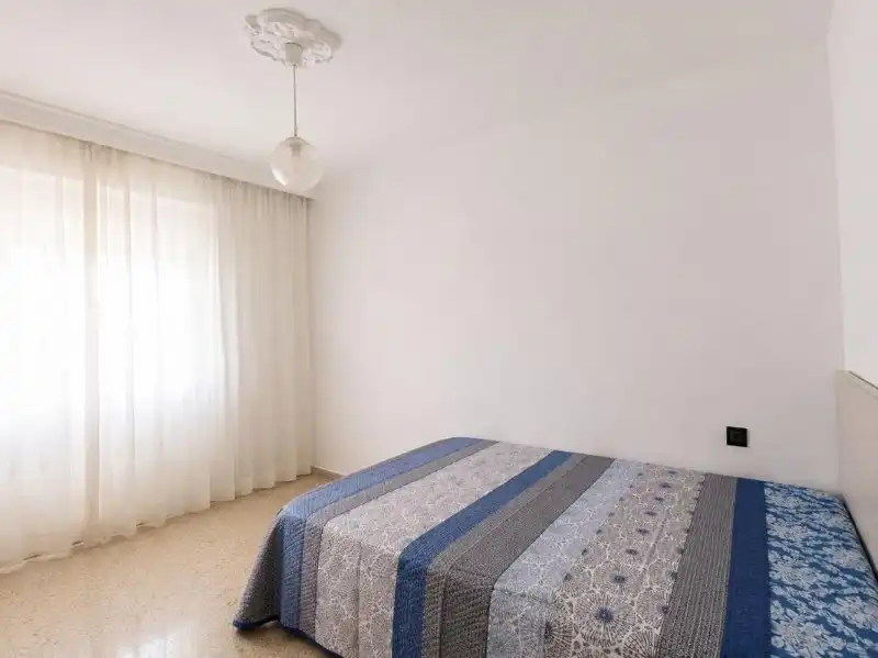 Habitación de Piso de alquiler en Málaga con Terraza y Amueblado
