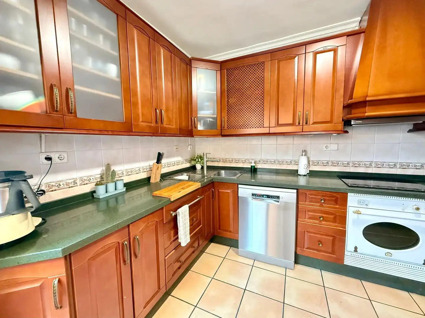 Kitchen of Detached homes for sale in Roquetas de Mar  with Air Conditioner, Balcony and Community pool