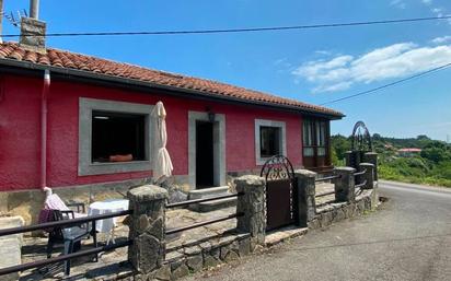 Vista exterior de Casa o xalet en venda en Ribadesella amb Terrassa, Traster i Moblat