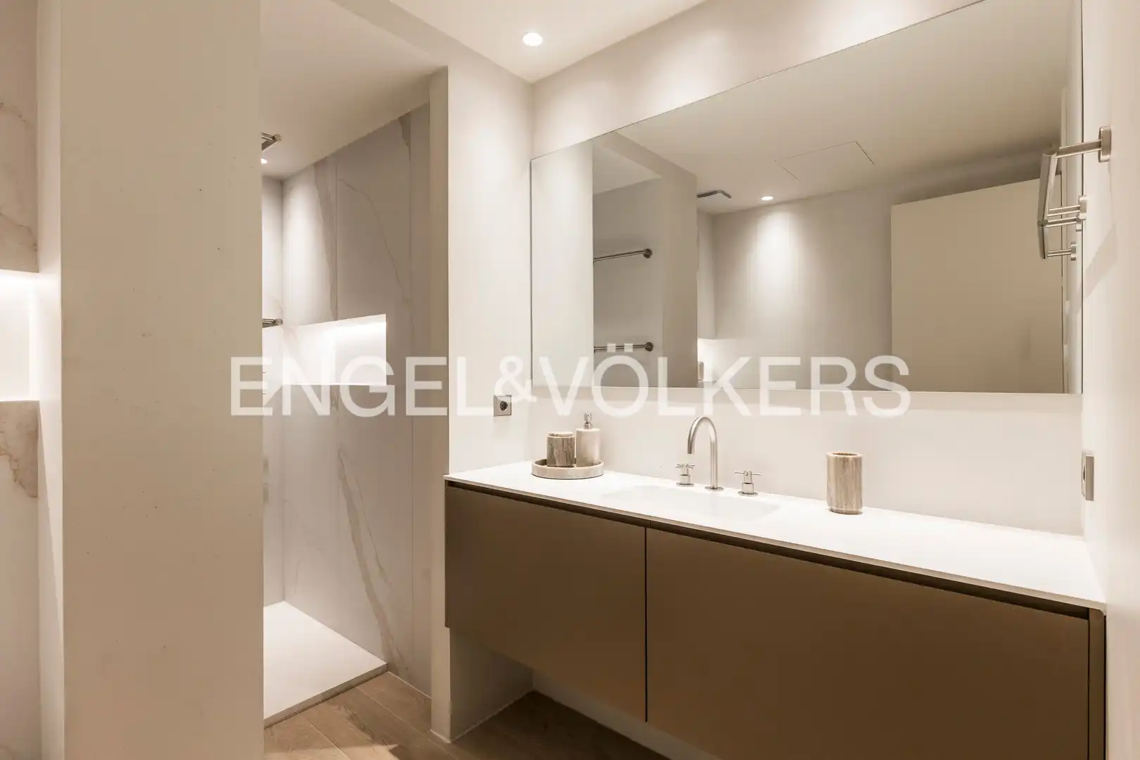 Badezimmer von Wohnung zur Miete in Madrid mit Klimaanlage, Heizung und Terrasse
