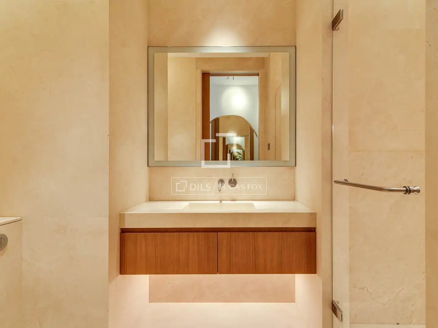Badezimmer von Wohnung zum Verkauf in Barcelona mit Klimaanlage, Heizung und Parkett