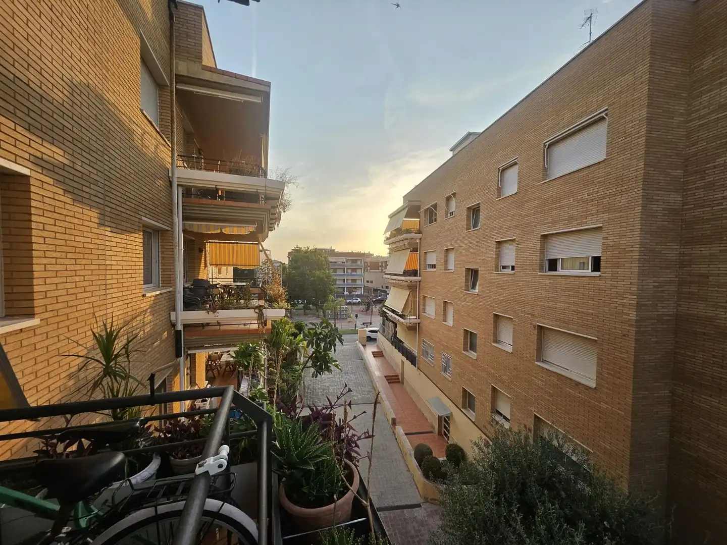 Vista exterior de Piso en venta en Cunit con Calefacción, Terraza y Piscina