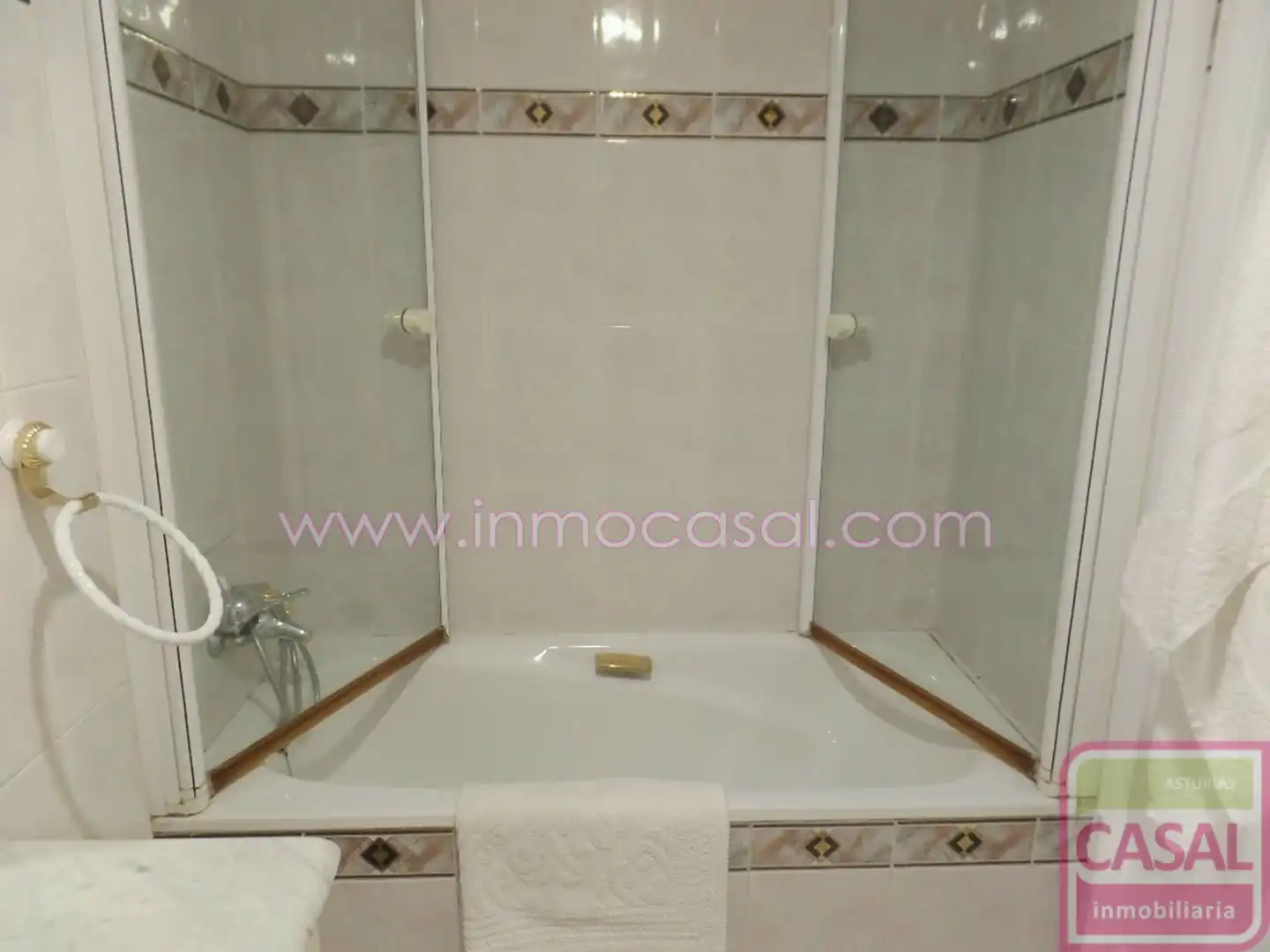 Baño de Piso de alquiler en Oviedo  con Calefacción, Terraza y Amueblado