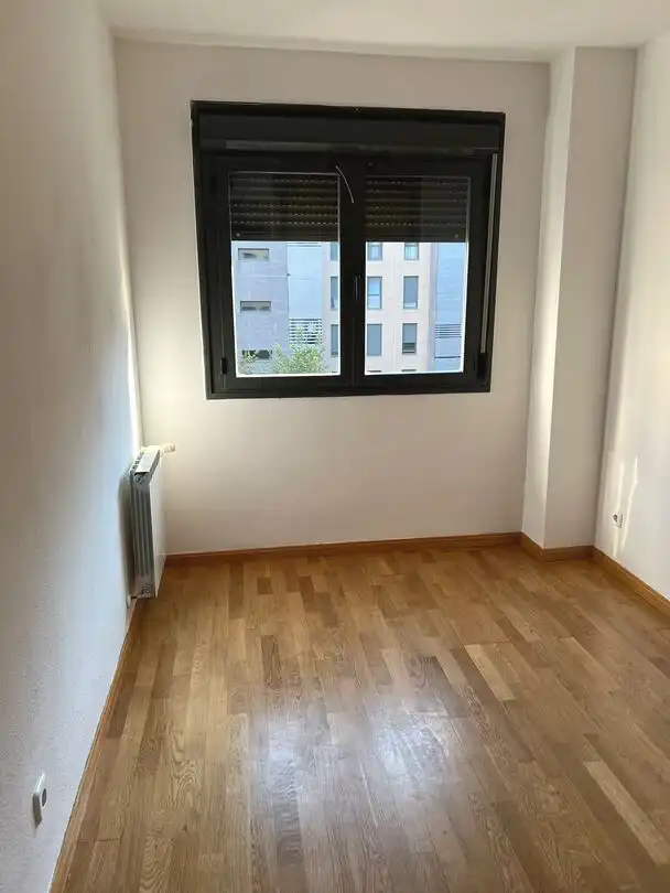 Bedroom of Flat for rent in Madrid  with Air Conditioner, Heating and Private garden