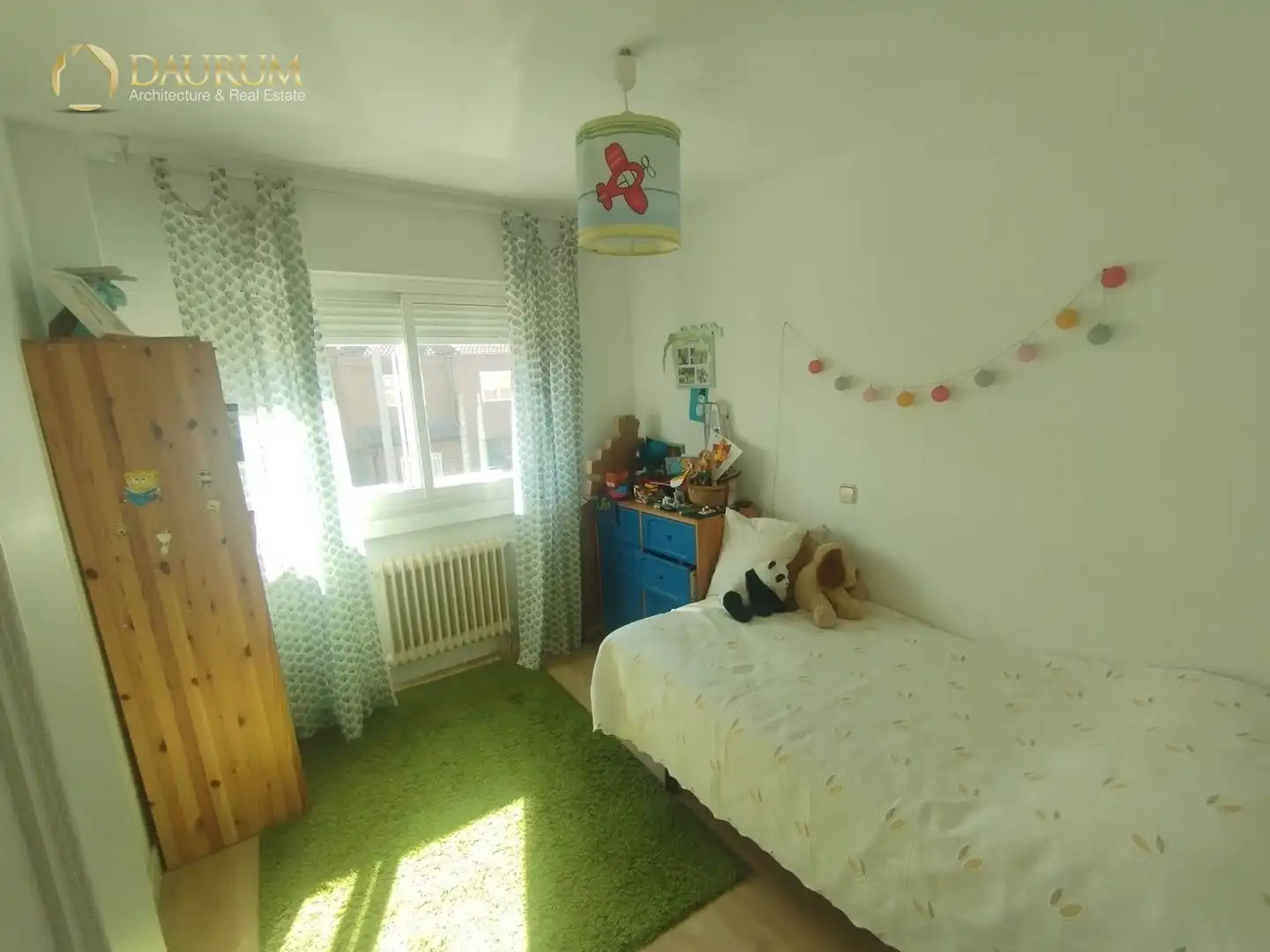 Dormitori de Casa adosada en venda en Alcalá de Henares amb Calefacció, Jardí privat i Terrassa